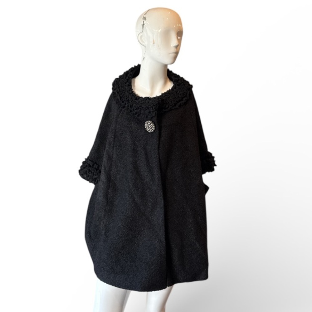 Iluvia 1978 Italy Wool Blend Textured Black Ornate Button Cape Size L/XL NWT - Picture 16 of 16